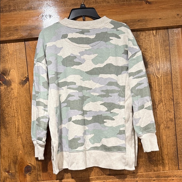 🌿Aerie Camo Oversized Crewneck Sweatshirt |‎ Green Cream Grey | Size Small - Picture 6 of 7